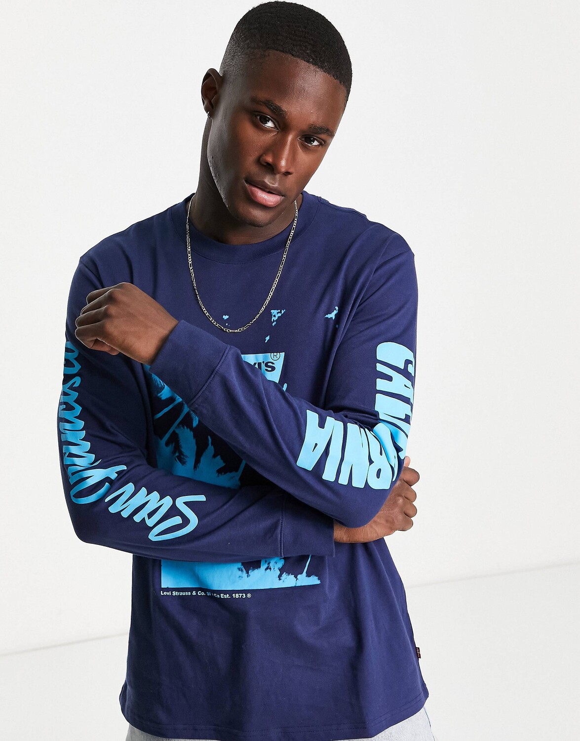 

Темно-синяя футболка с длинными рукавами Levi's с принтом на груди и руках