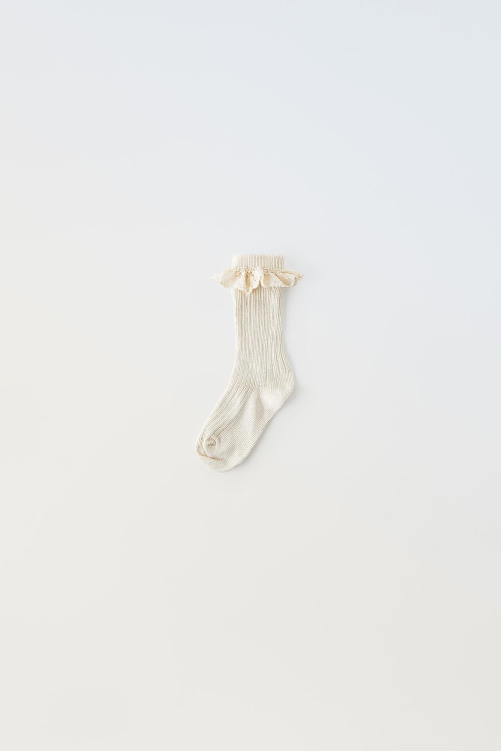 Длинные носки с кружевной отделкой ZARA, экрю футболка с контрастной отделкой zara экрю