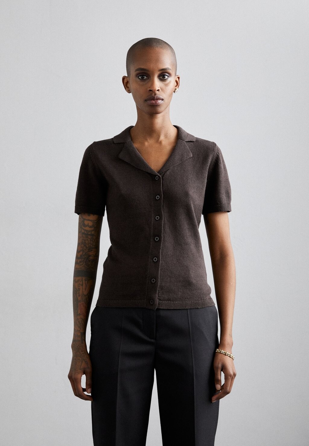 

Блузка-рубашка Filippa K, цвет dark oak