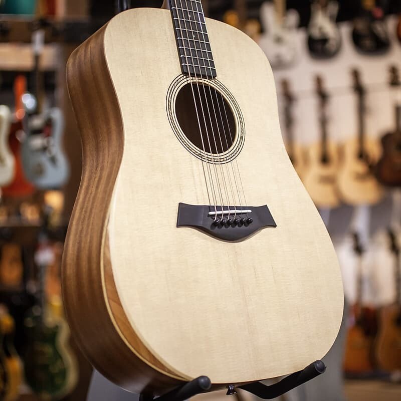 

Taylor Academy 10 Dreadnought Acoustic с сумкой для переноски