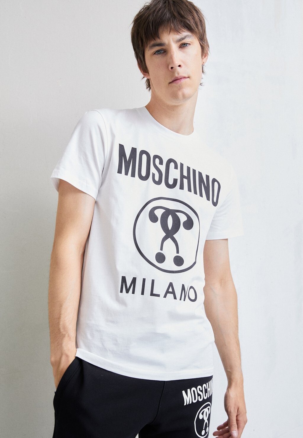 

Футболка с принтом MOSCHINO, белая