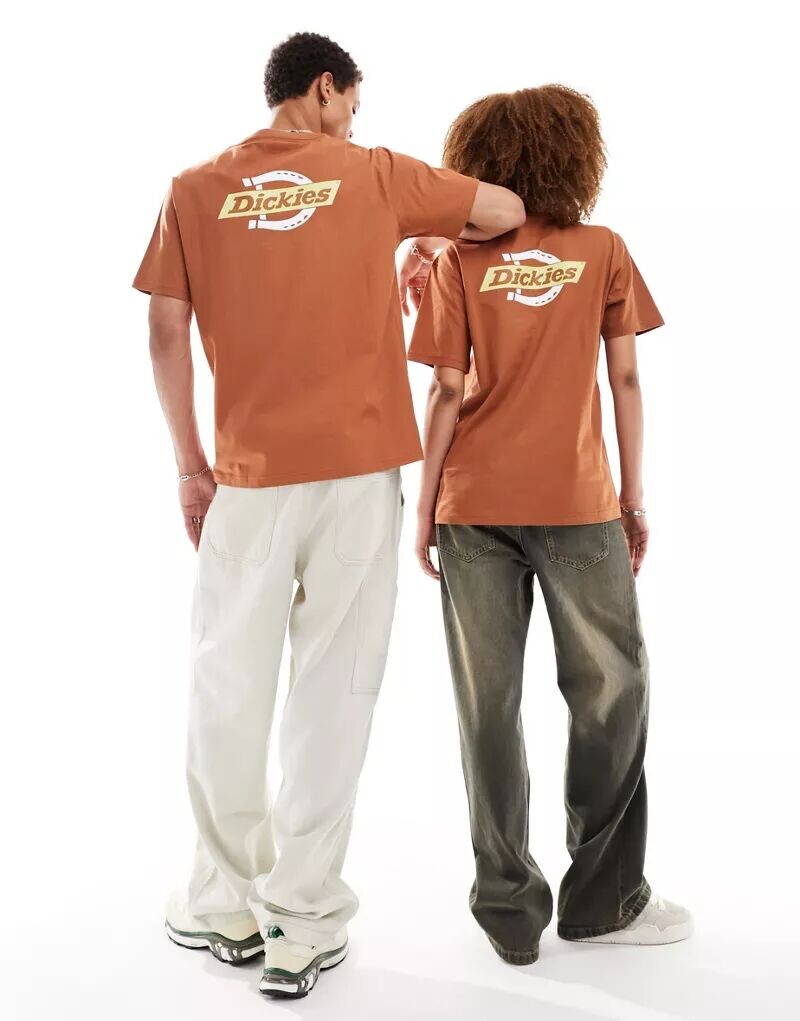 

Коричневая футболка Dickies Ruston с принтом на спине