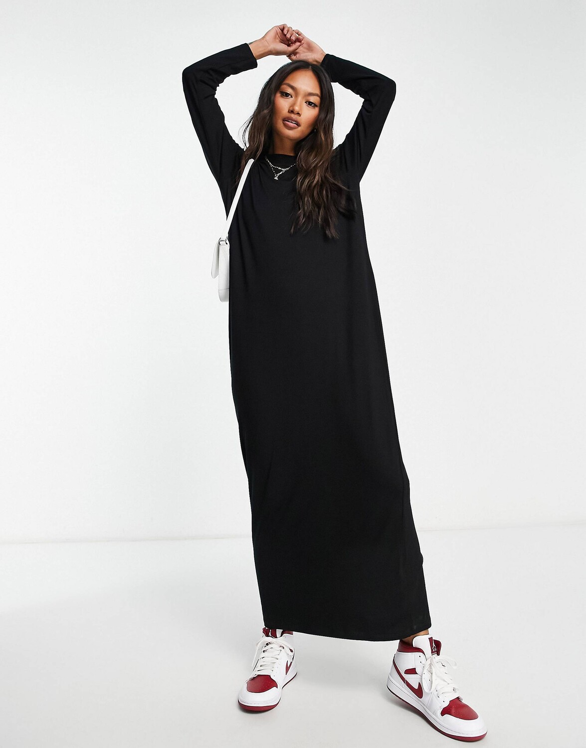 

Черное платье-футболка макси с длинными рукавами ASOS DESIGN