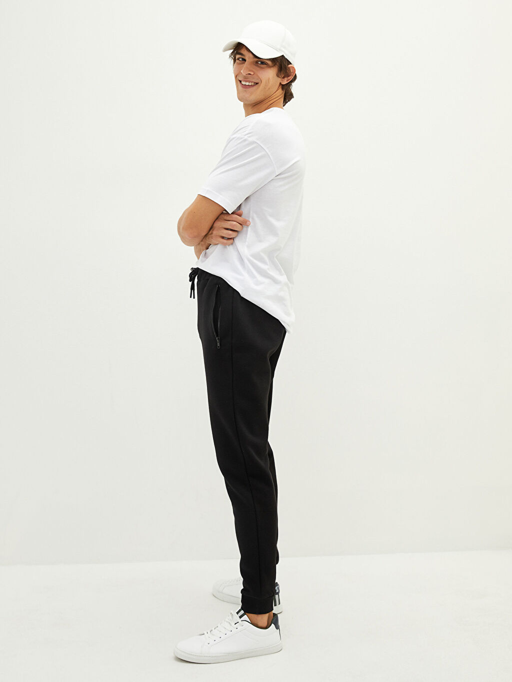 Мужские спортивные штаны Slim Fit Jogger LCW Casual – купить из-за границы через сервис «CDEK.Shopping»