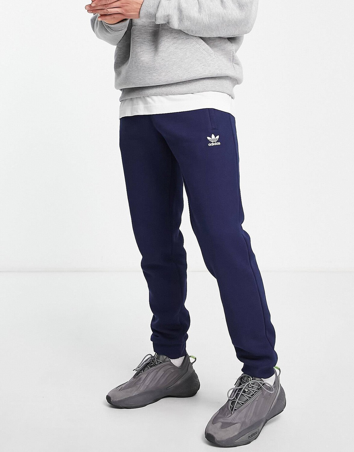 

Темно-синие джоггеры с логотипом adidas Originals Trefoil Essentials