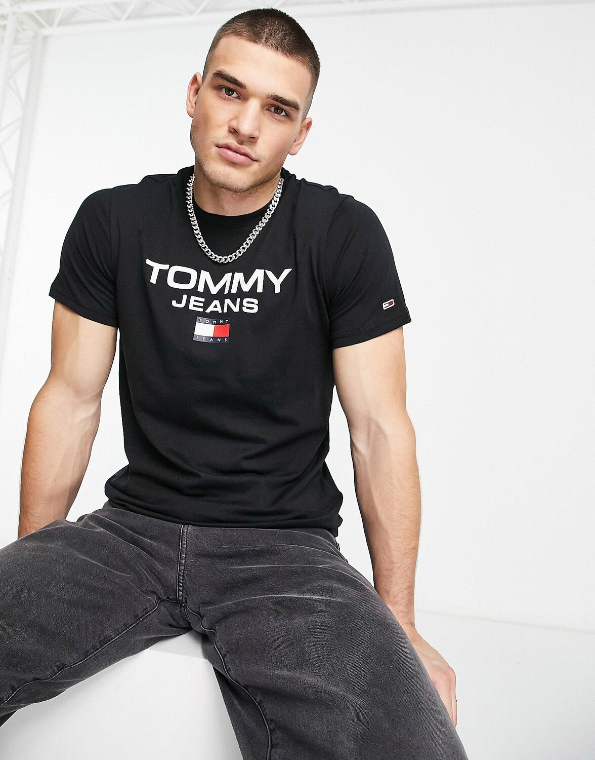 

Черная футболка с логотипом Tommy Jeans