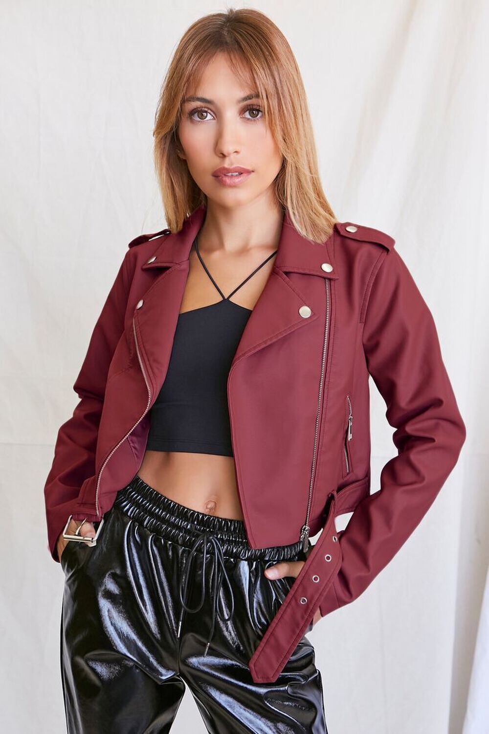 

Укороченная байкерская куртка из искусственной кожи Forever 21
