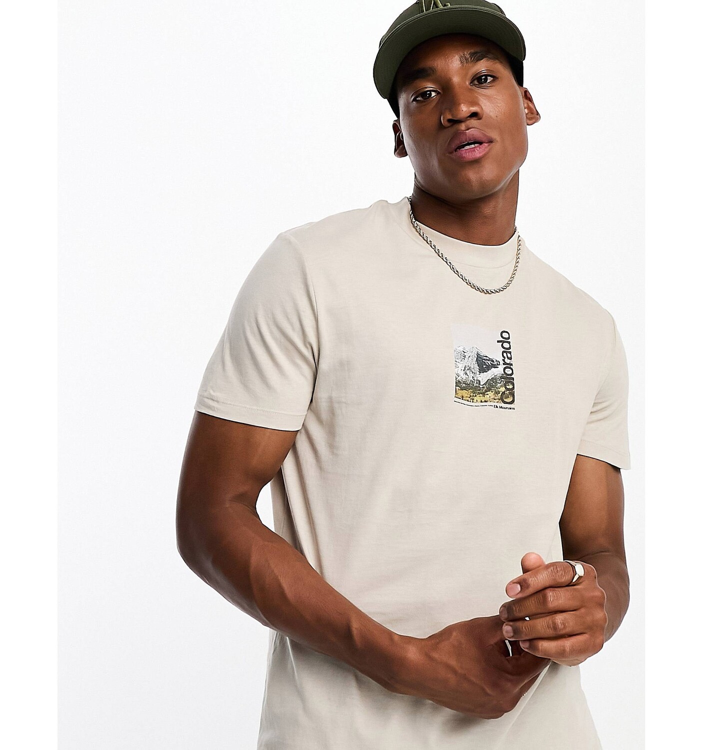 

Бежевая футболка ASOS DESIGN с фотографическим принтом на груди спереди ASOS DESIGN