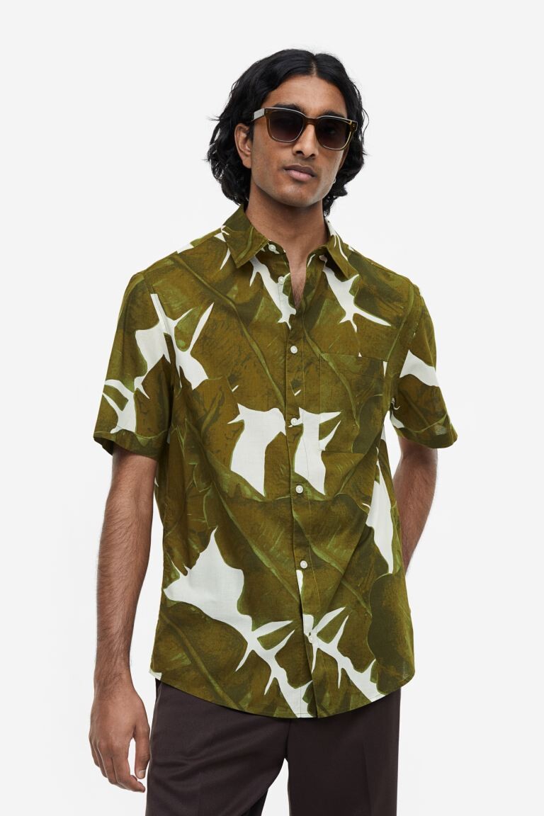 

Хлопковая рубашка классического кроя H&M, зеленый хаки/листовой рисунок