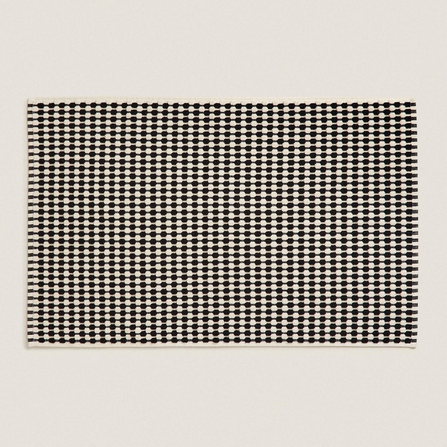 

Коврик для ванной Zara Home Textured Waffle, черный/белый