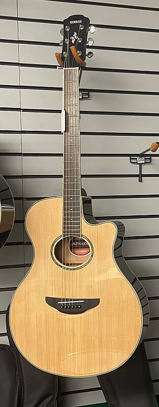 

Гитара Yamaha APX600 Natural