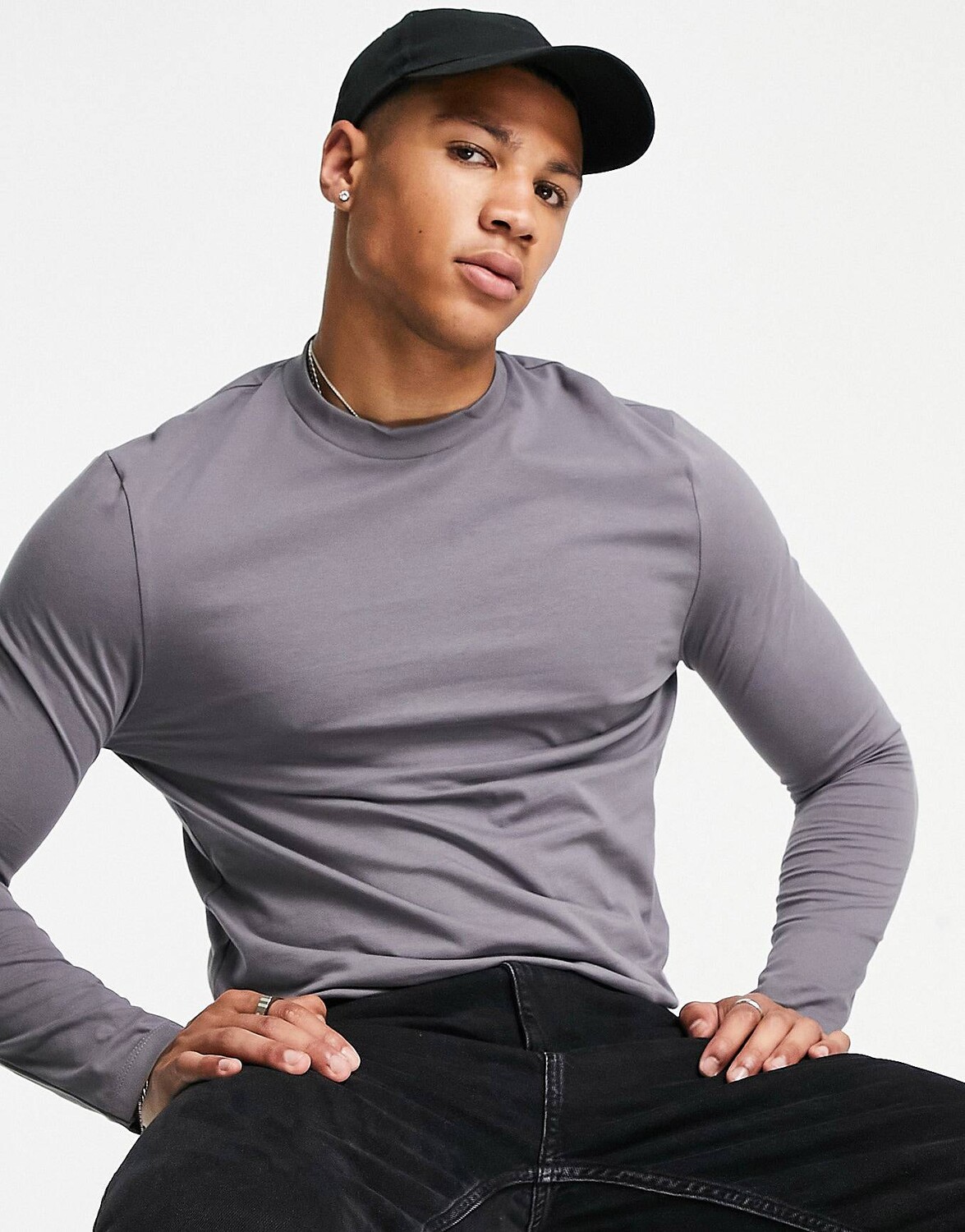 

Серая футболка с длинными рукавами и круглым вырезом ASOS DESIGN