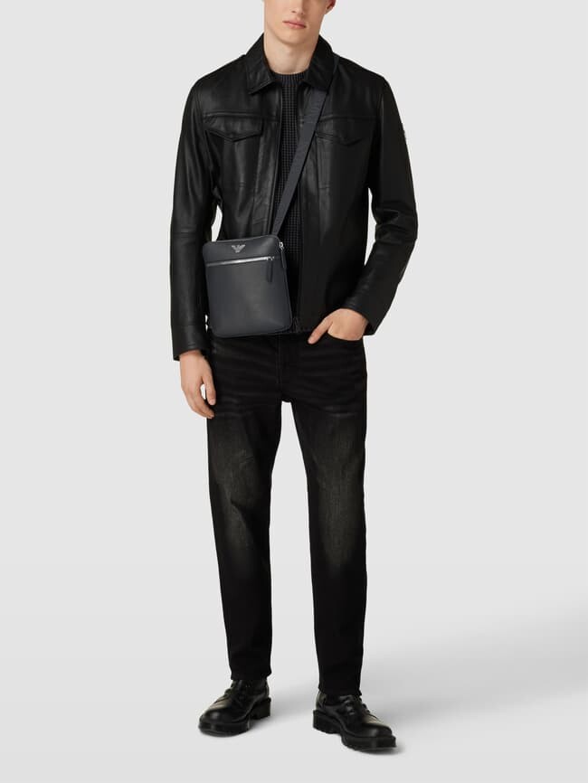

Сумка через плечо с этикеткой Emporio Armani, черный