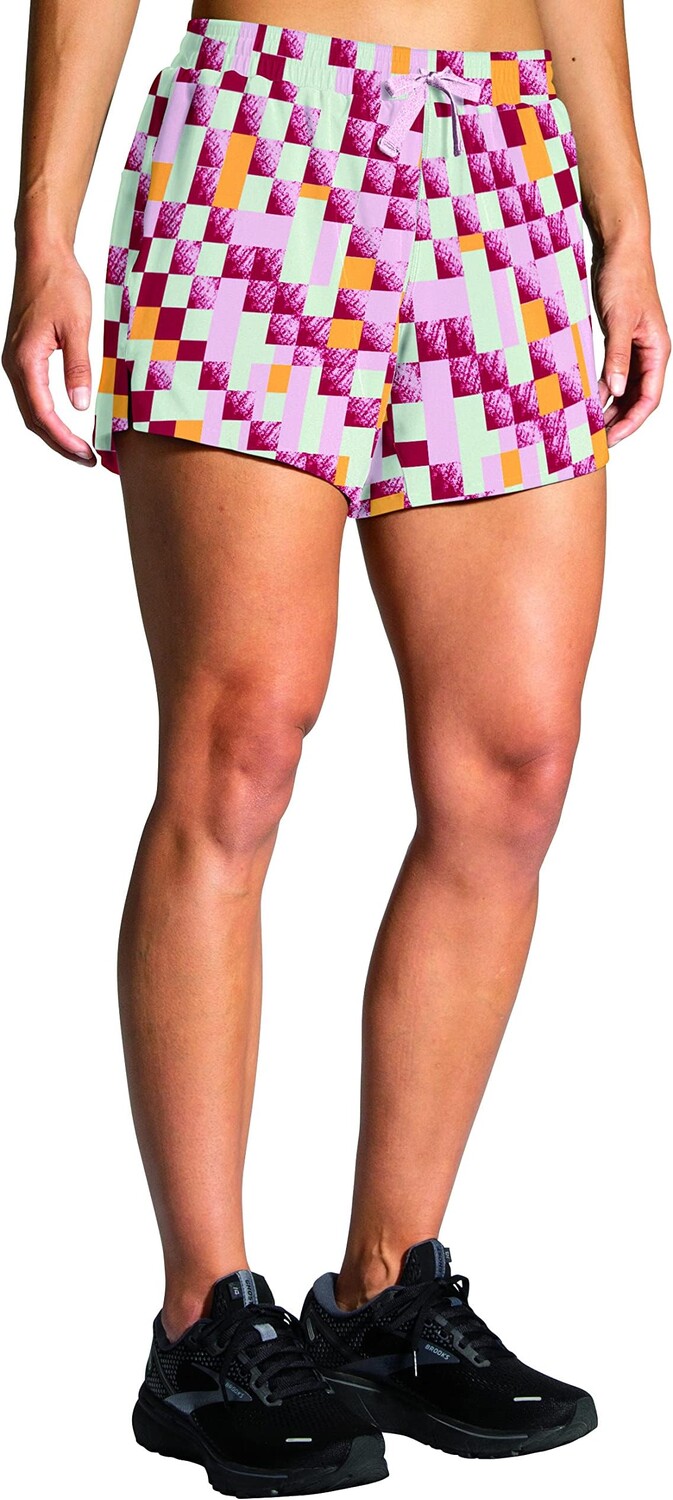 

Шорты Brooks Moment 5" Shorts, цвет Pace Check Print