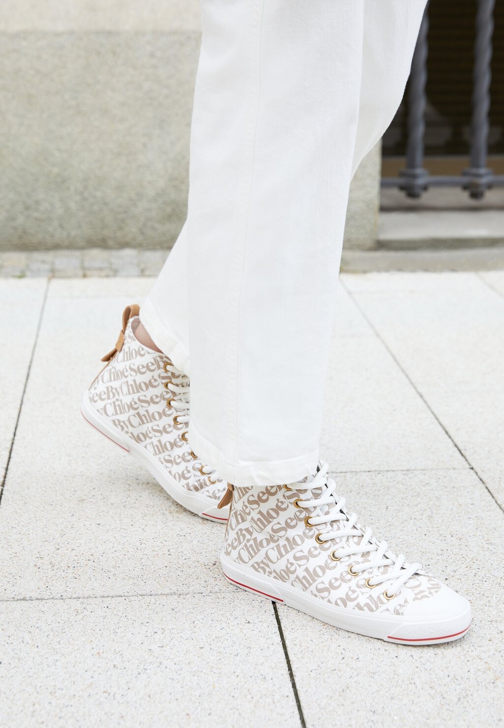 

Высокие кроссовки See by Chloé