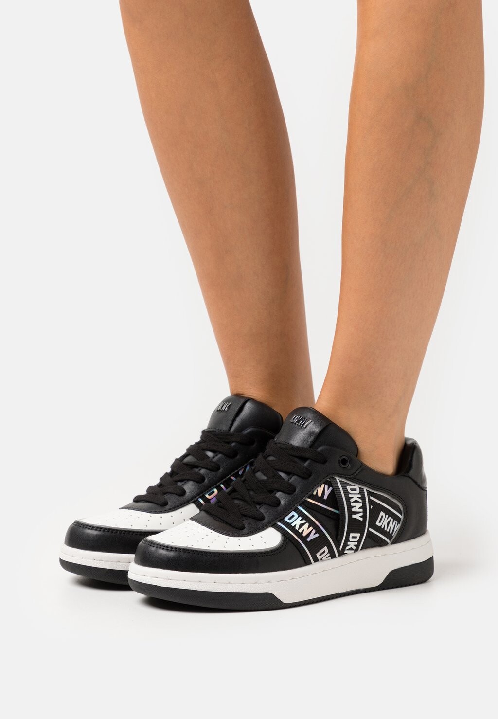 

Кроссовки DKNY