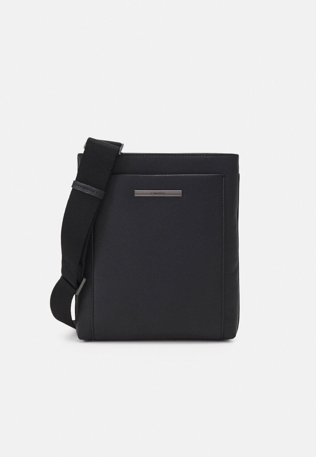 

Сумка через плечо Calvin Klein, черный