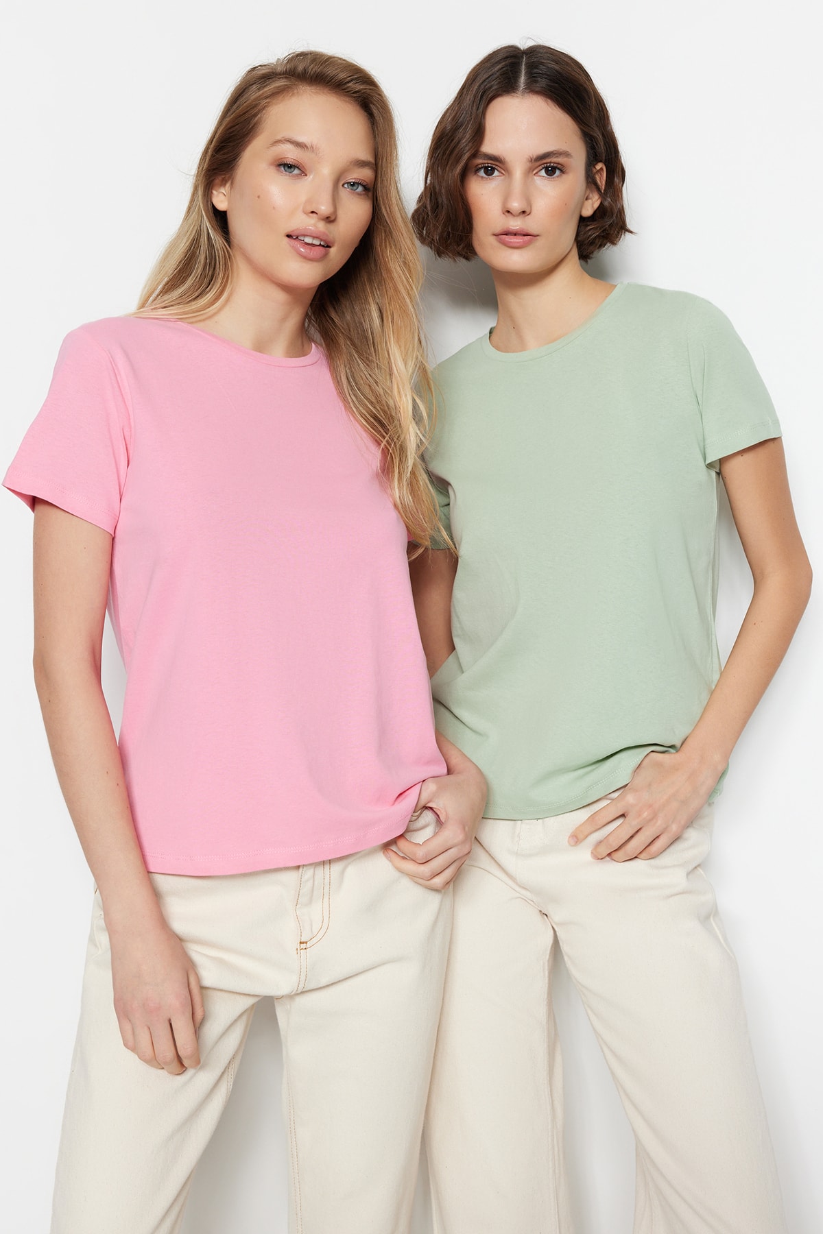 Комплект из двух футболок Trendyol с круглым вырезом, розовый / мятный комплект из двух футболок с круглым вырезом из трикотажа с вафельным переплетением 2 года 86 см бежевый