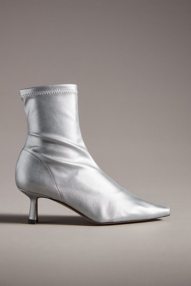 Ботинки на каблуке-рюмочке с острым носком Angel Alarcon, серебро