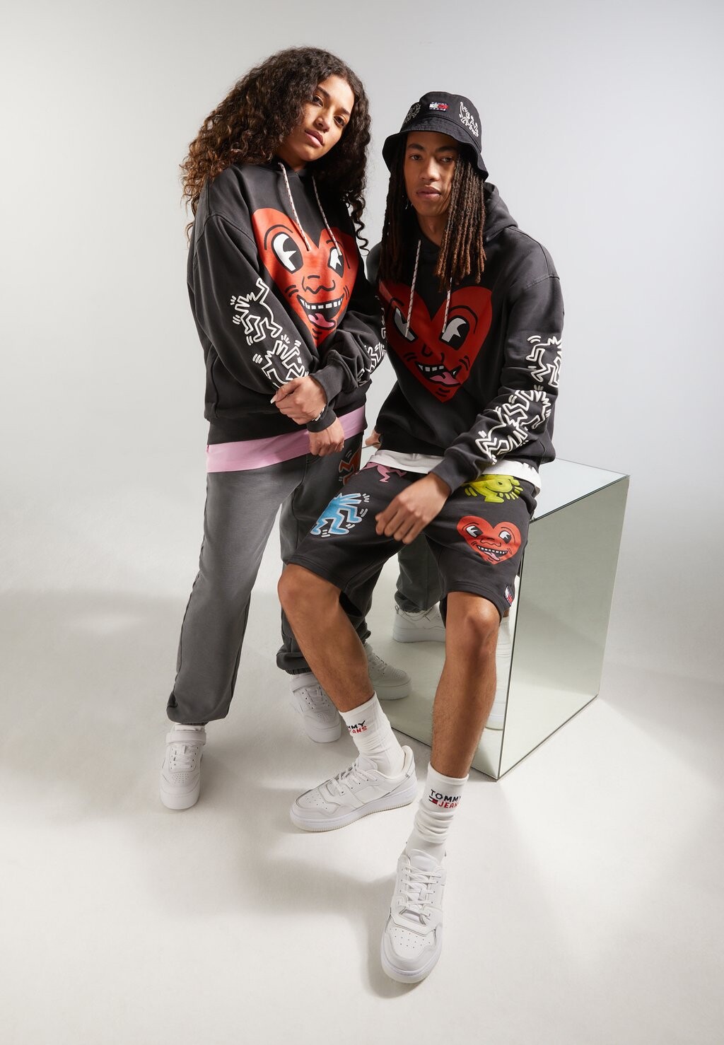 

Толстовка Tommy Jeans, черный