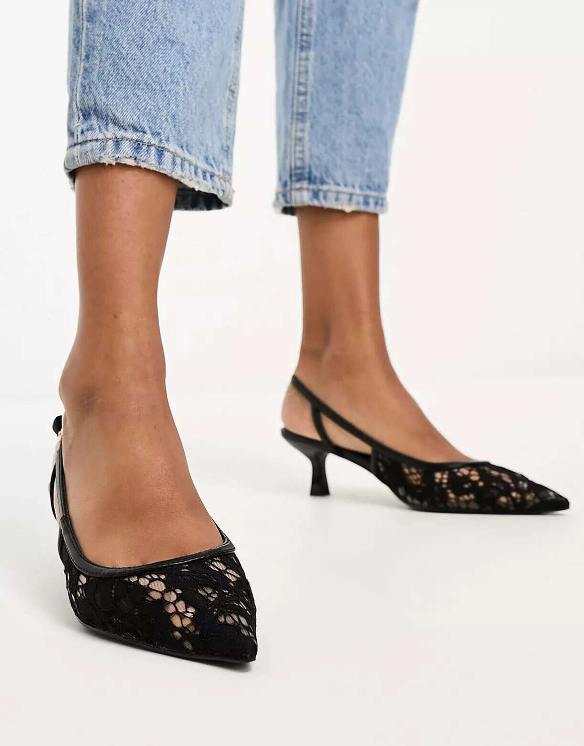 

Черные кружевные туфли на среднем каблуке с пяткой на пятке ASOS Strut