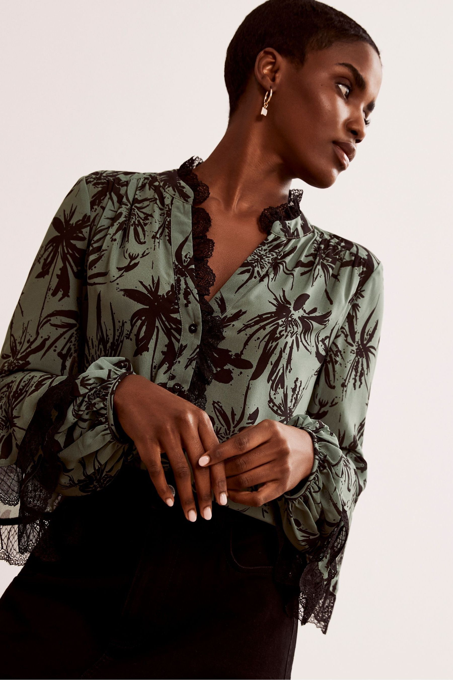 Блузка с цветочной кружевной отделкой Mint Velvet, зеленый блузка оверсайз с цветочной отделкой zara экрю