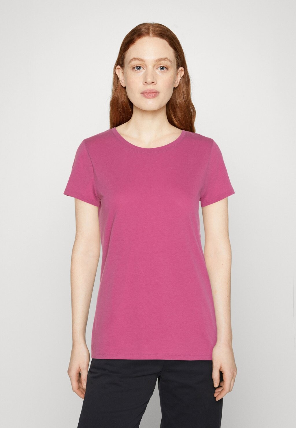 

Базовая футболка GAP