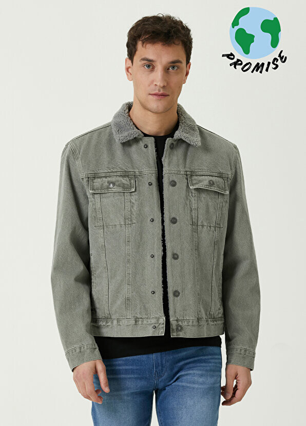 

Джинсовая куртка цвета хаки с отделкой из овчины по бокам AllSaints