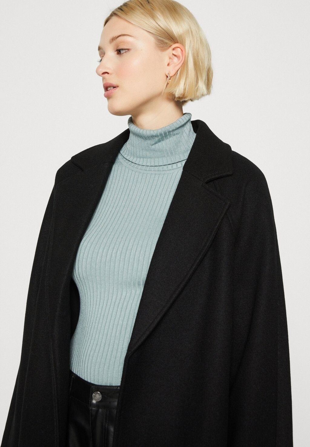 

Короткое пальто BELTED SHORT COAT Gina Tricot, черный