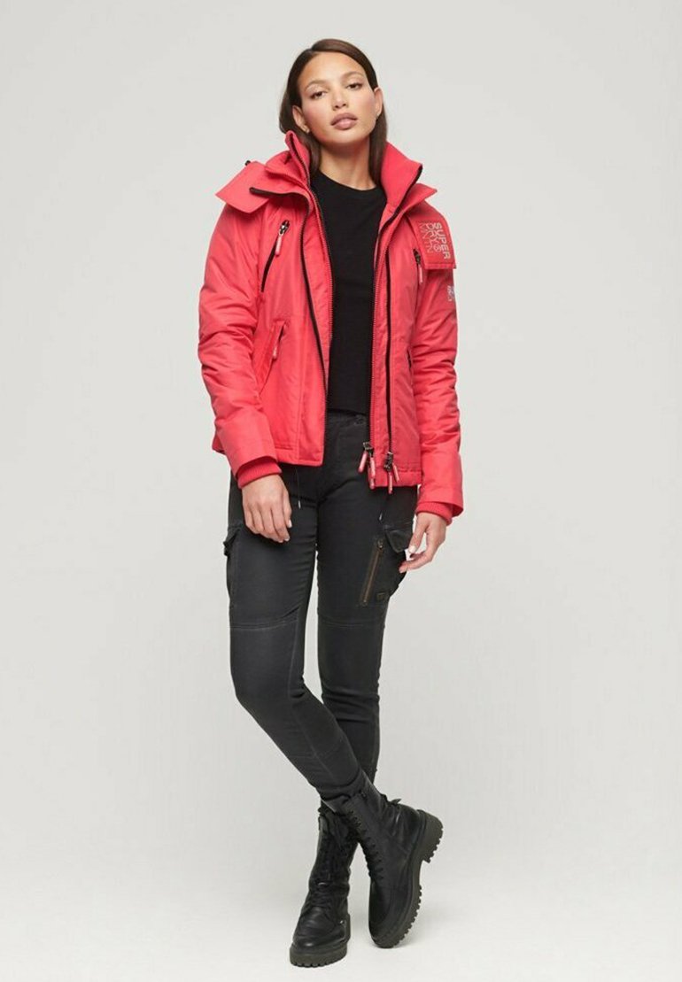 цена Куртка Superdry MOUNTAIN SD-WINDCHEATER, цвет active pink