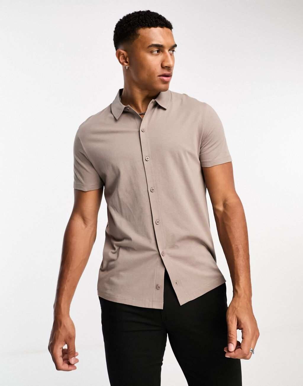

Светло-коричневая трикотажная рубашка ASOS DESIGN