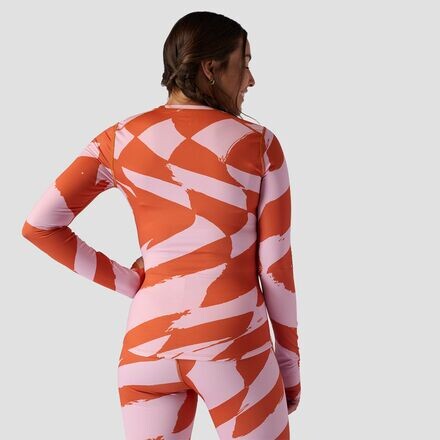 

Легкий базовый слой Poly Crew женский Stoic, цвет Pink/Rust Wavy Checker Print