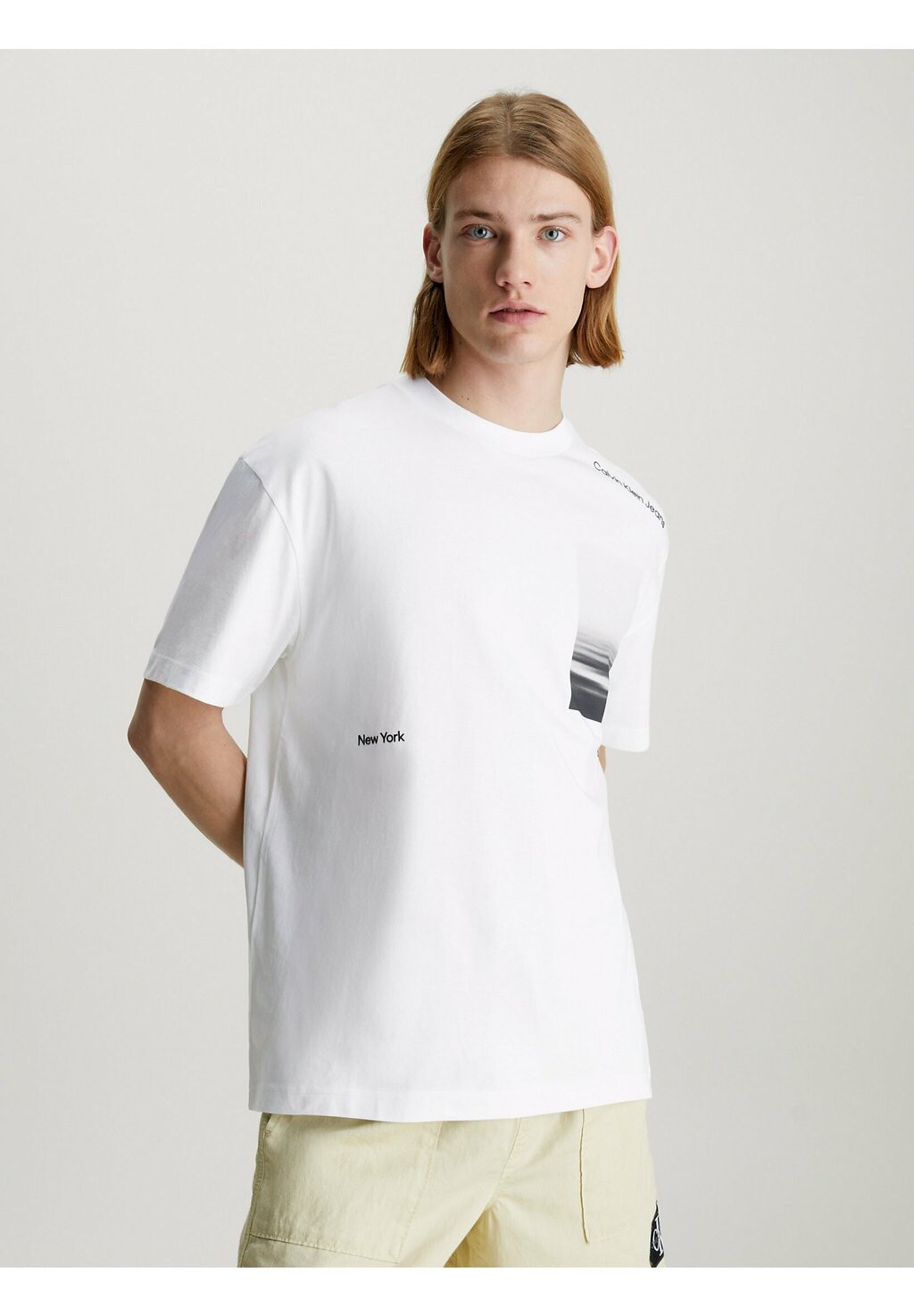 Футболка с принтом SERENITY BACK GRAPHIC TEE Calvin Klein Jeans, белый футболка с принтом scattered urban back graphic tee unisex calvin klein jeans цвет bright white