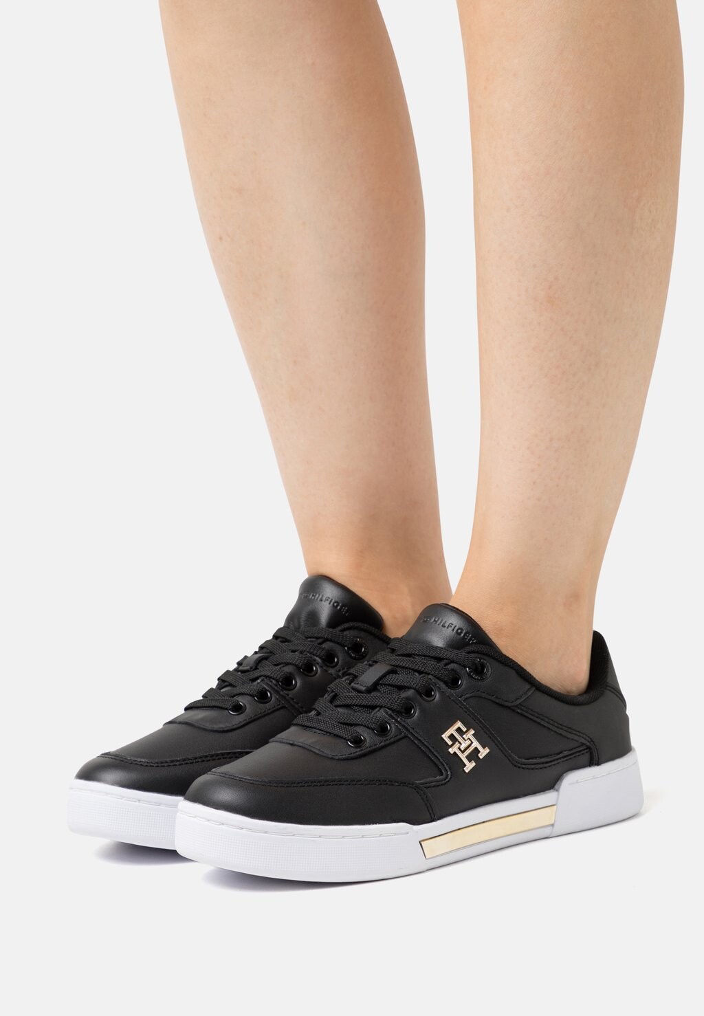 

Кроссовки Tommy Hilfiger Prep Court, черный / золотой