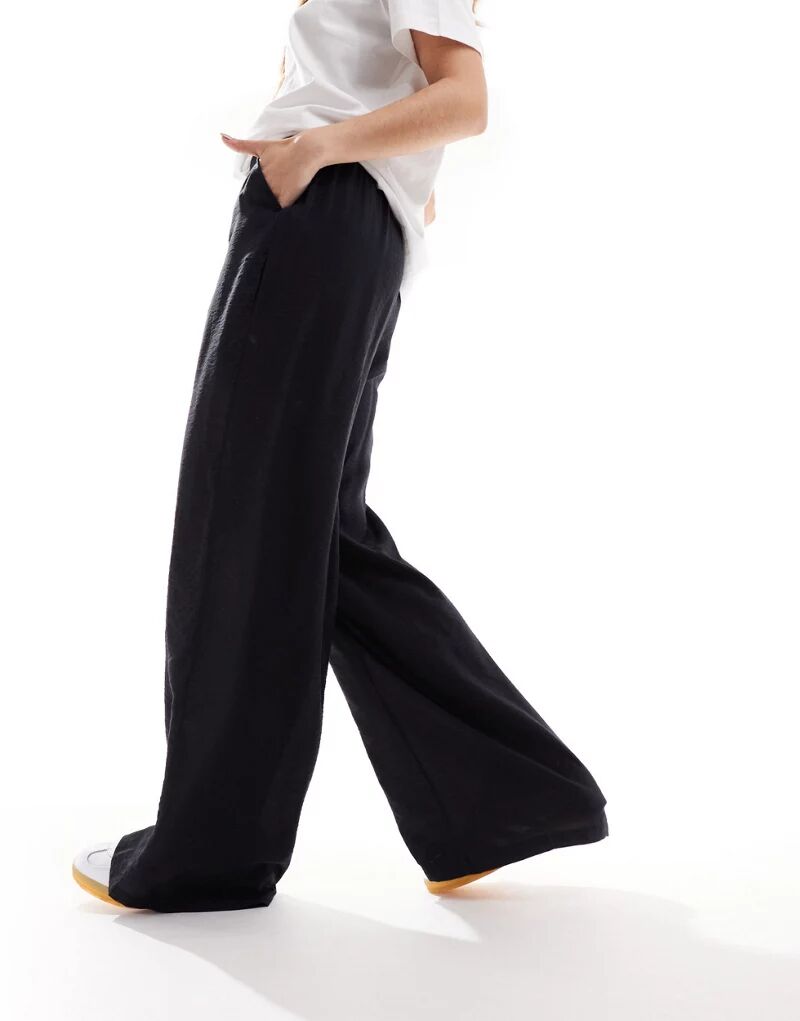 Черные широкие брюки с завышенной талией Vero Moda