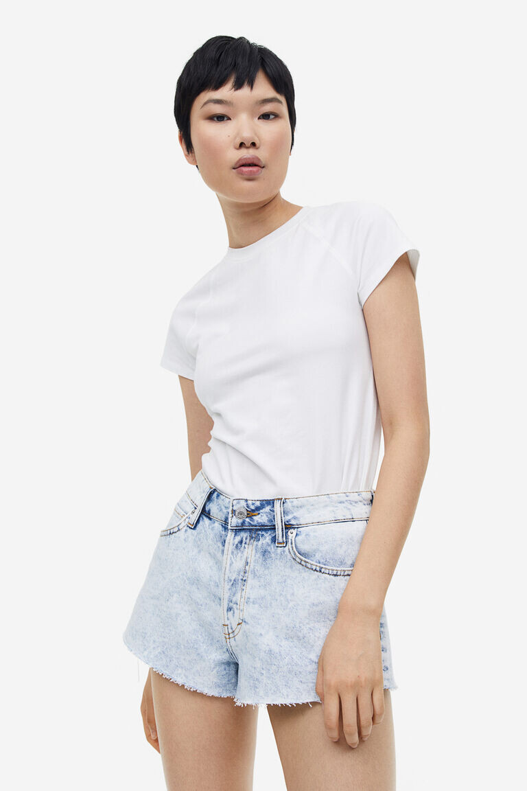 

Джинсовые шорты curvy fit H&M, синий