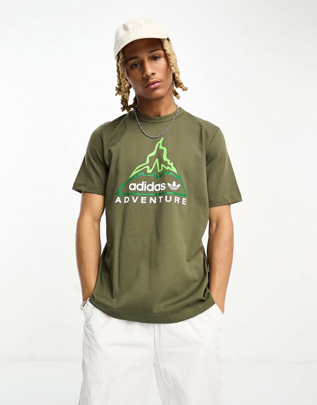 

Оливковая футболка с вулканом adidas Originals Adventure, Зеленый
