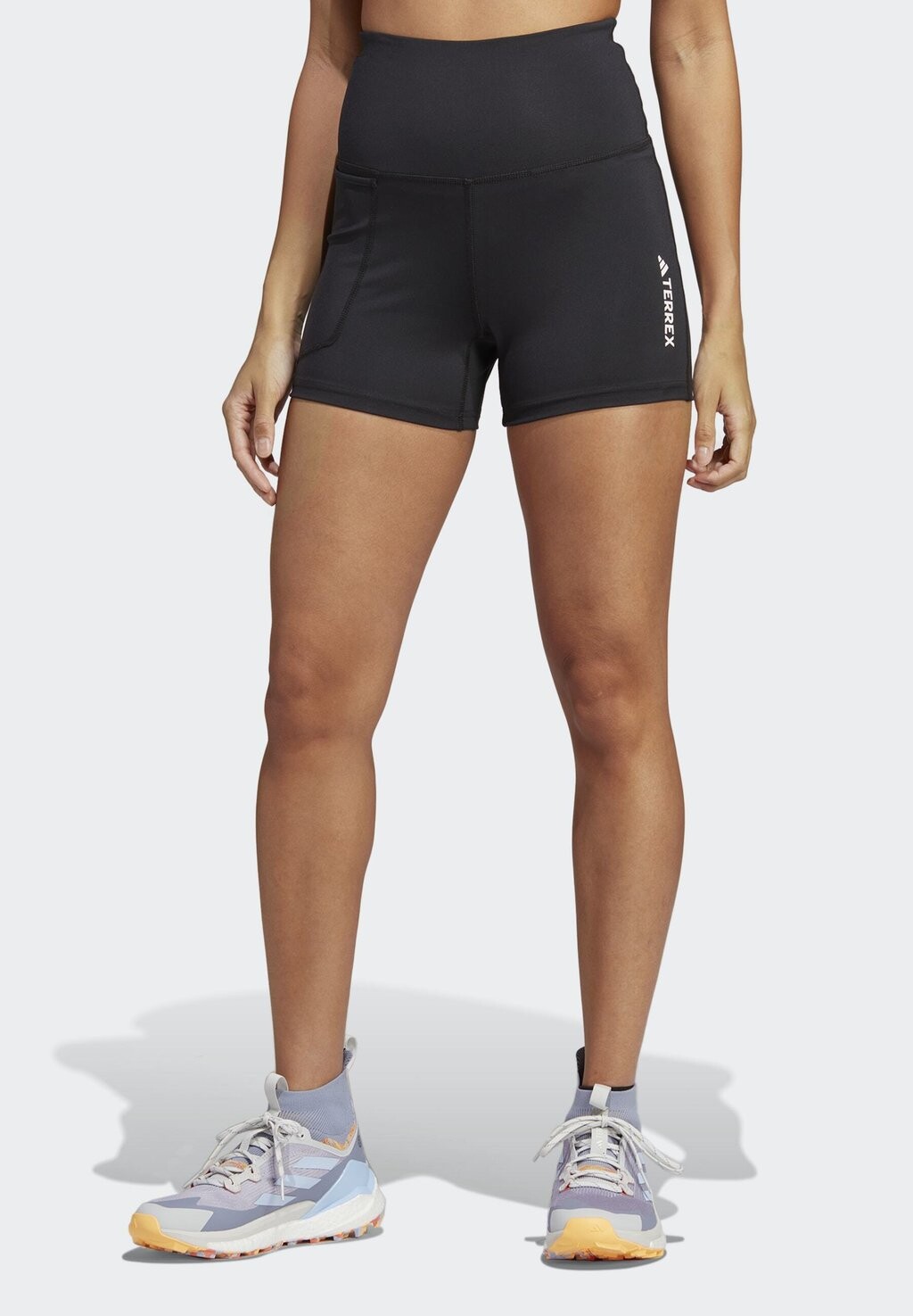 

Спортивные шорты Adidas, черный