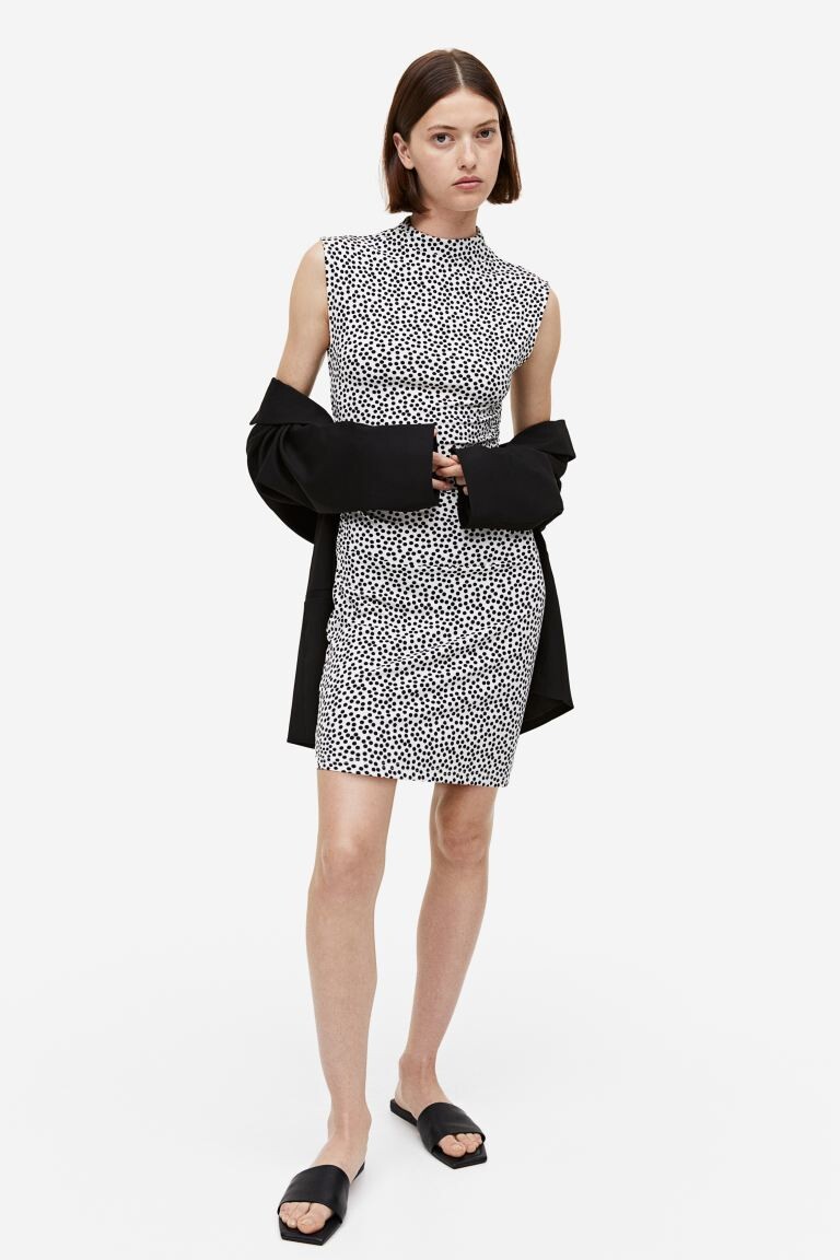 

Приталенное платье с драпировкой H&M