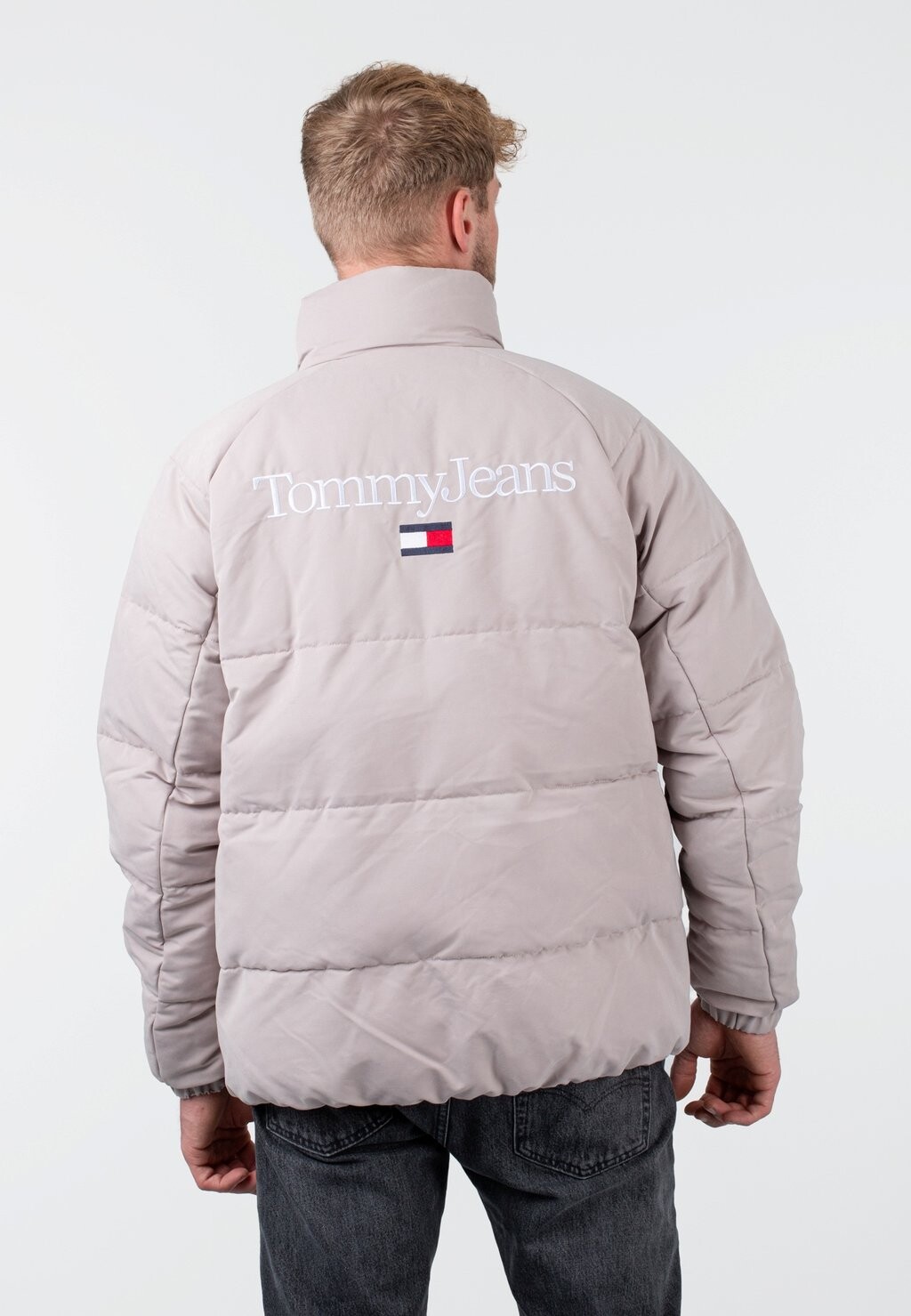 

Зимняя куртка Tommy Jeans, серый