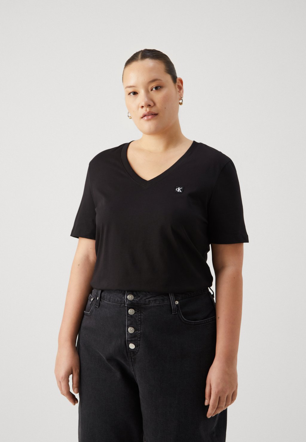 Базовая футболка BADGE V NECK TEE Calvin Klein Jeans Plus, черный базовая футболка badge v neck tee calvin klein jeans plus цвет bright white