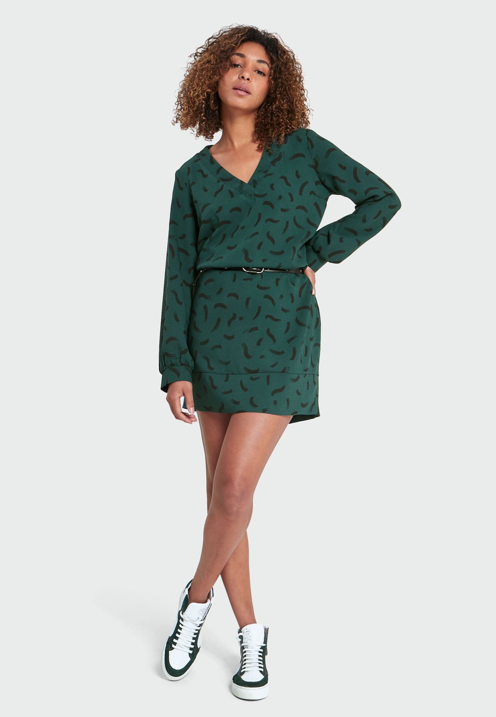 Повседневное платье WITH V-NECK I.Code by IKKS, цвет green green