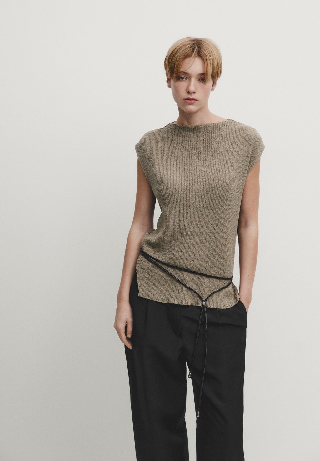 

Топ DETAIL AND SIDE SLIT Massimo Dutti, цвет sand