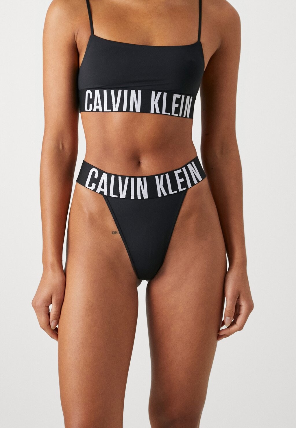 

Стринги Calvin Klein Underwear, черный