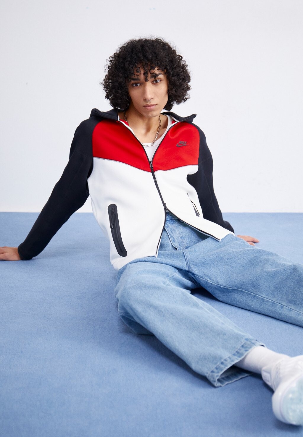 

Толстовка на молнии Hoodie Nike, цвет white/black/university red