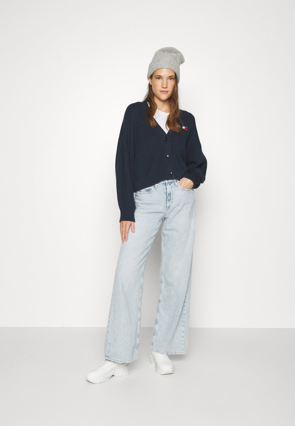 

Кардиган Tommy Jeans ЗНАЧОК ESSENTIAL, тёмно-синий