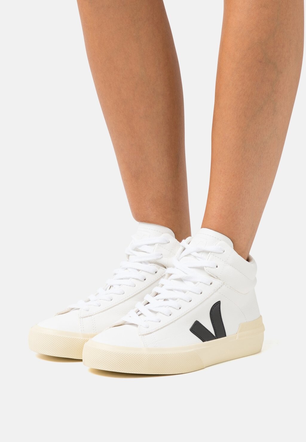 

Высокие кроссовки Veja