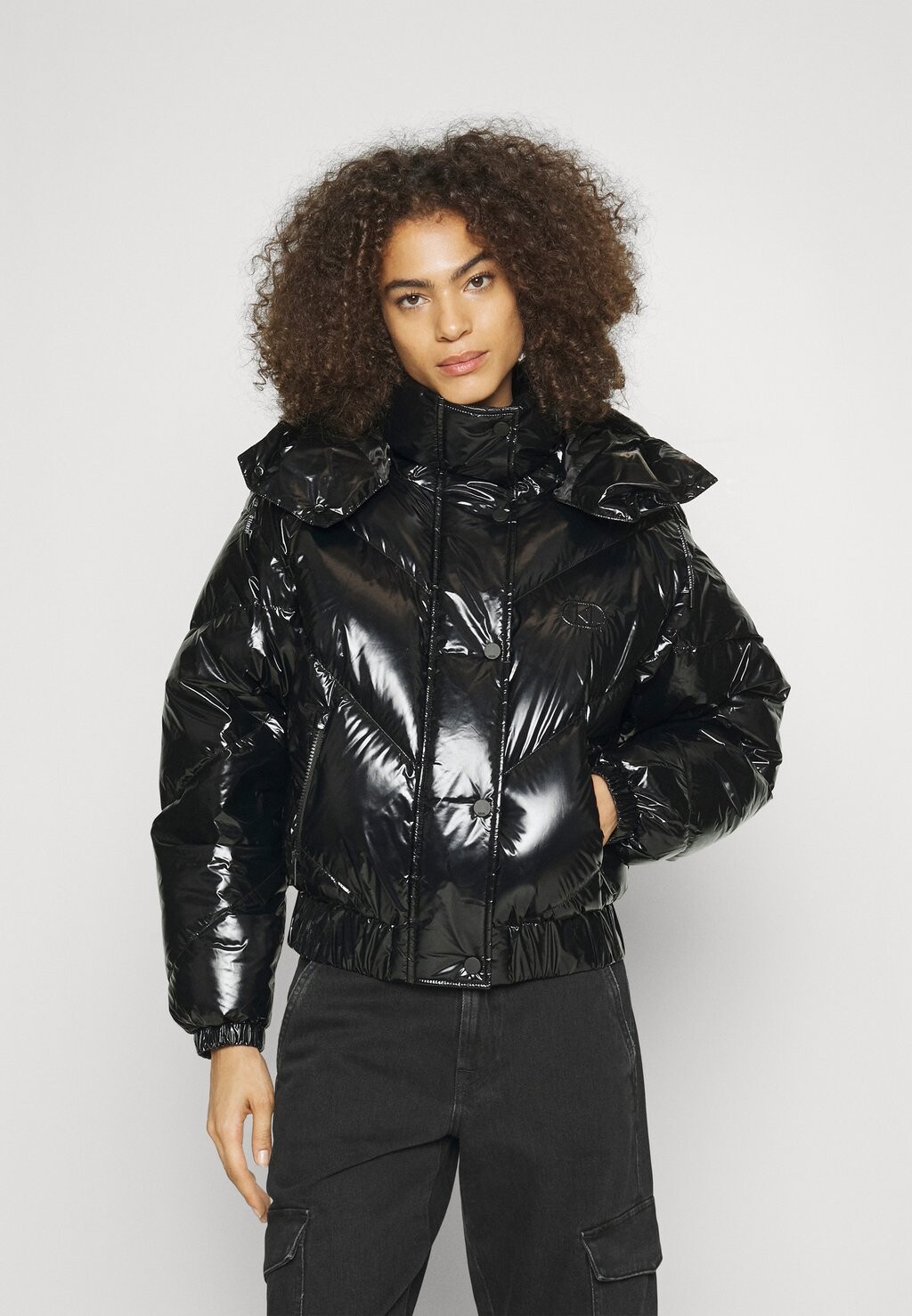 

Куртка KARL LAGERFELD HIGH SHINE, черный