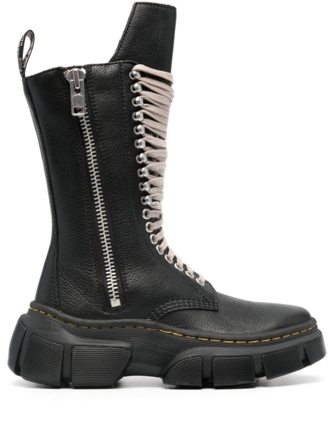 

Ботинки 1918 из коллаборации с Dr. Martens, черный