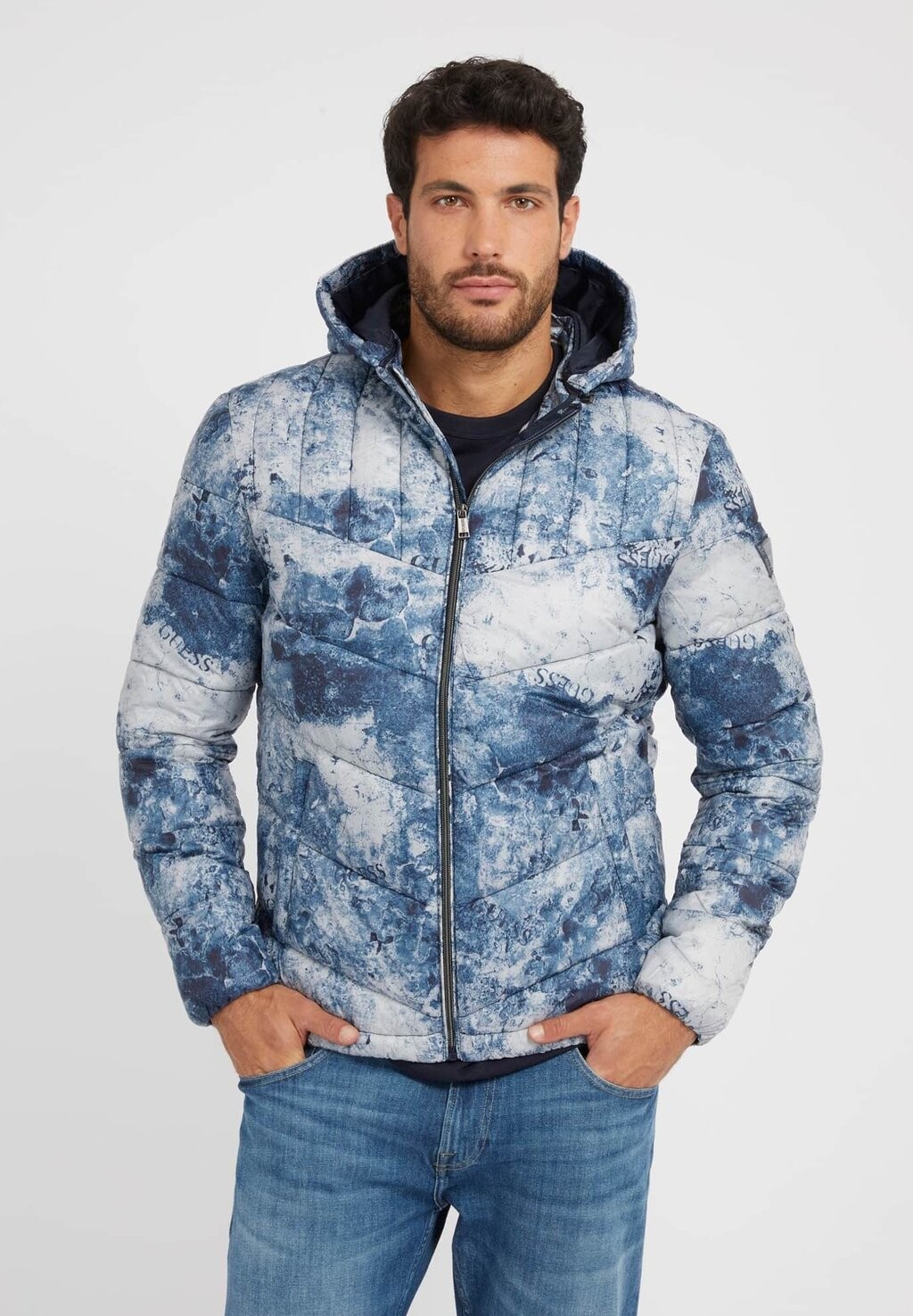 

Куртка Guess SUPER STEPP, цвет mehrfarbig/grundton blau